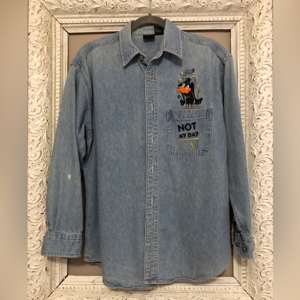 Vintage Warner Brothers Studio Store Denim shirt. Size S fits big. See pics. ❣️